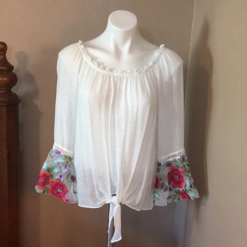 BCX Women’s boHo/peasant blouse size medium